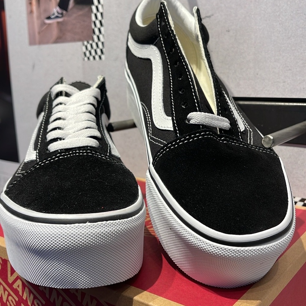 Vans Men’s Old Skool Stackform Suede/Canvas Black/True Wht
VN0A7Q5M6BT Platforms - Picture 5 of 16